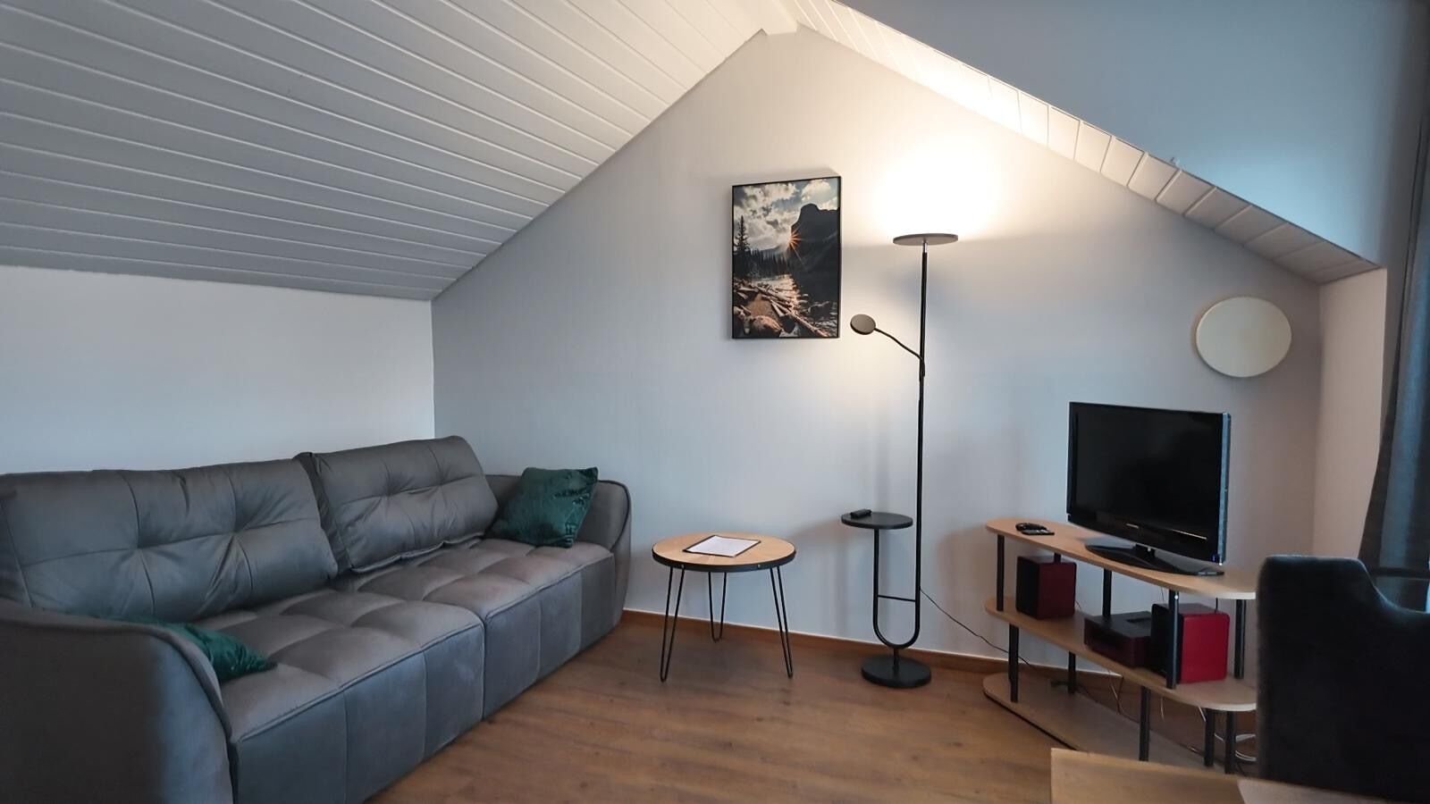 Suite 6 - Dachgeschoss mit Balkon-Wohnzimmer