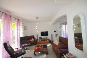 Smart-TV, DVD-Player, Stereoanlage