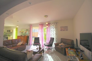 Smart TV, DVD player, stereo - Beautiful holiday home with private pool (Sérignan-Du-Comtat)