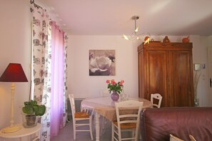 Dining - Beautiful holiday home with private pool (Sérignan-Du-Comtat)