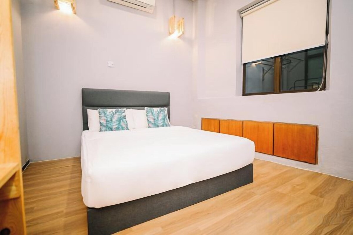 Deluxe Queen Room