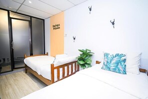 Habitación Deluxe con 1 cama matrimonial o 2 individuales | Escritorio, tabla de planchar con plancha y wifi gratis