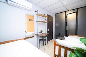 Habitación Deluxe con 1 cama matrimonial o 2 individuales | Escritorio, tabla de planchar con plancha y wifi gratis