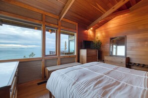3 bedrooms, iron/ironing board, free WiFi, bed sheets - Oceanfront Home w/ Views, Offices & Firepits + Beach Access | Salish Sea Escape (Oak Harbor)