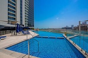2 bedrooms - High-floor Haven w Open Sea Views on Palm Entry (Dubai)