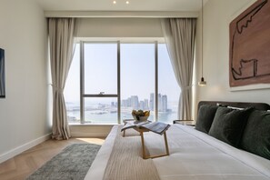 Apartment | 2 bedrooms - High-floor Haven w Open Sea Views on Palm Entry (Dubai)