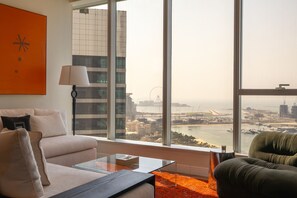 Apartment | 2 bedrooms - High-floor Haven w Open Sea Views on Palm Entry (Dubai)