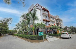 Mặt tiền nơi lưu trú