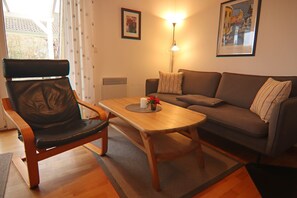 TV connectée, cheminée, jeux vidéo, table de tennis de table