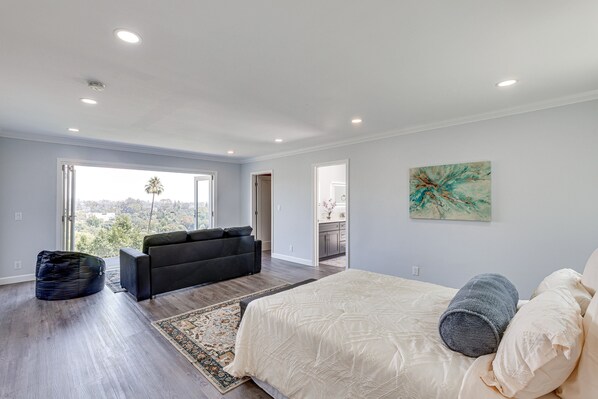 4 chambres, fer et planche à repasser, accès au Wi-Fi (inclus)