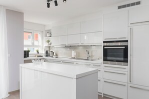 Mikrowelle, Ofen, Herdplatte, Geschirrspüler