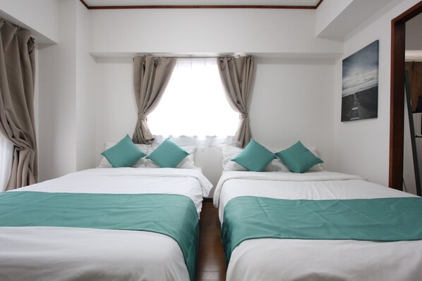 1 bedroom, bed sheets