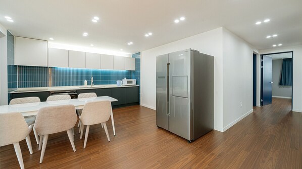 Family Suite, Ocean View | Desk, free WiFi