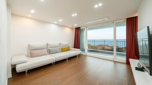 Family Suite, Ocean View | Desk, free WiFi