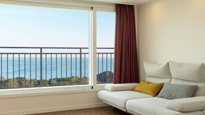 Desk, free WiFi - Yeongdeok The Classic Resort (Yeongdeok)