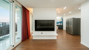 Family Suite, Ocean View | Desk, free WiFi