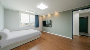 Family Suite, Ocean View | Desk, free WiFi