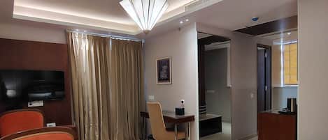 Deluxe Single Room, Pool View | In-room safe, desk, laptop workspace, blackout drapes