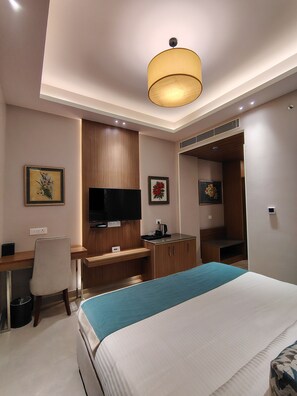 Habitación doble superior, vista a la alberca | Baño | Tina y regadera independientes, secadora de cabello, toallas, jabón 