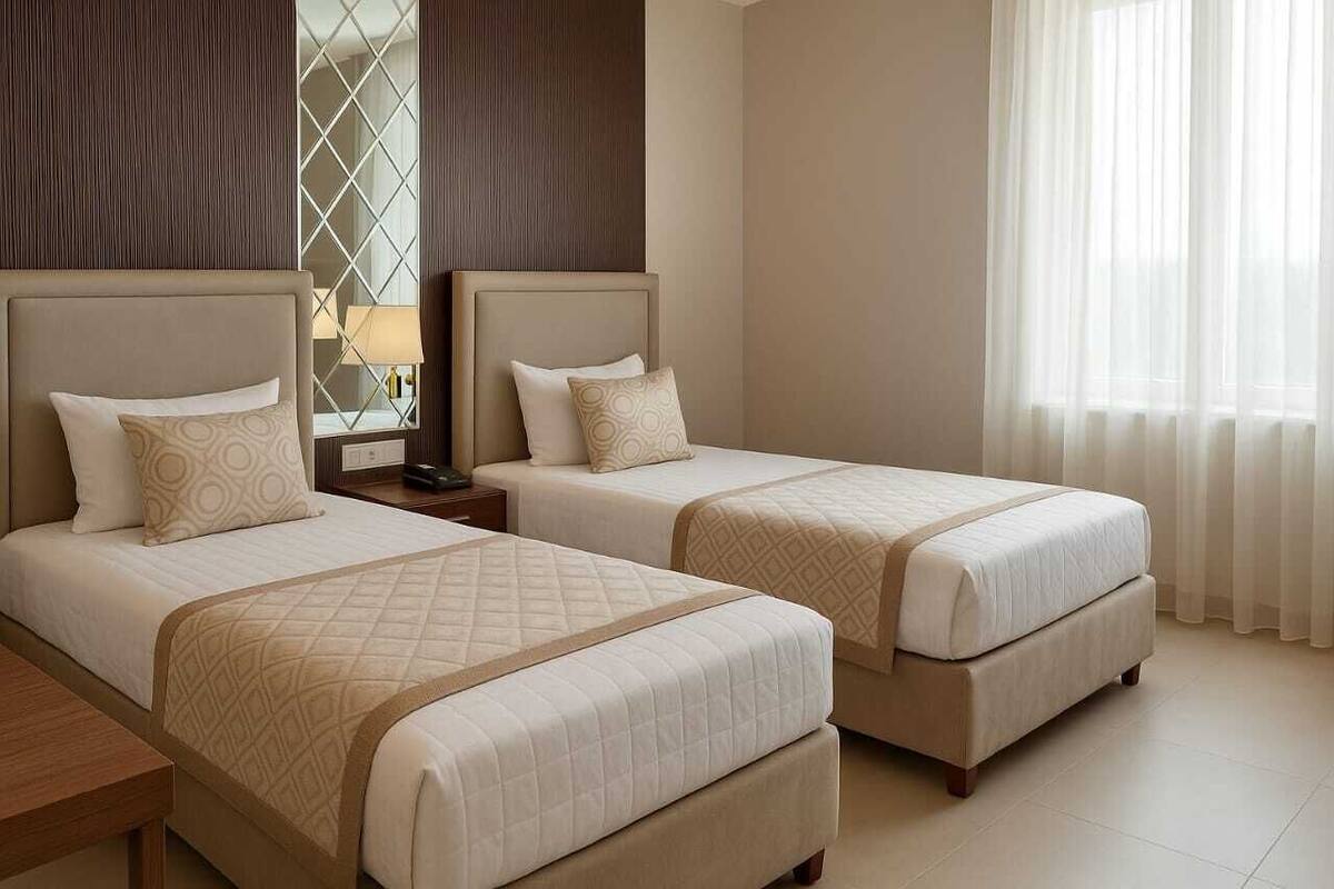 Caja de seguridad en la habitación y escritorio