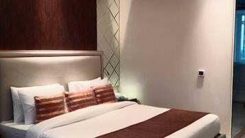 Caja de seguridad en la habitación y escritorio