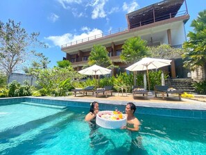 حمّام سباحة خارجي