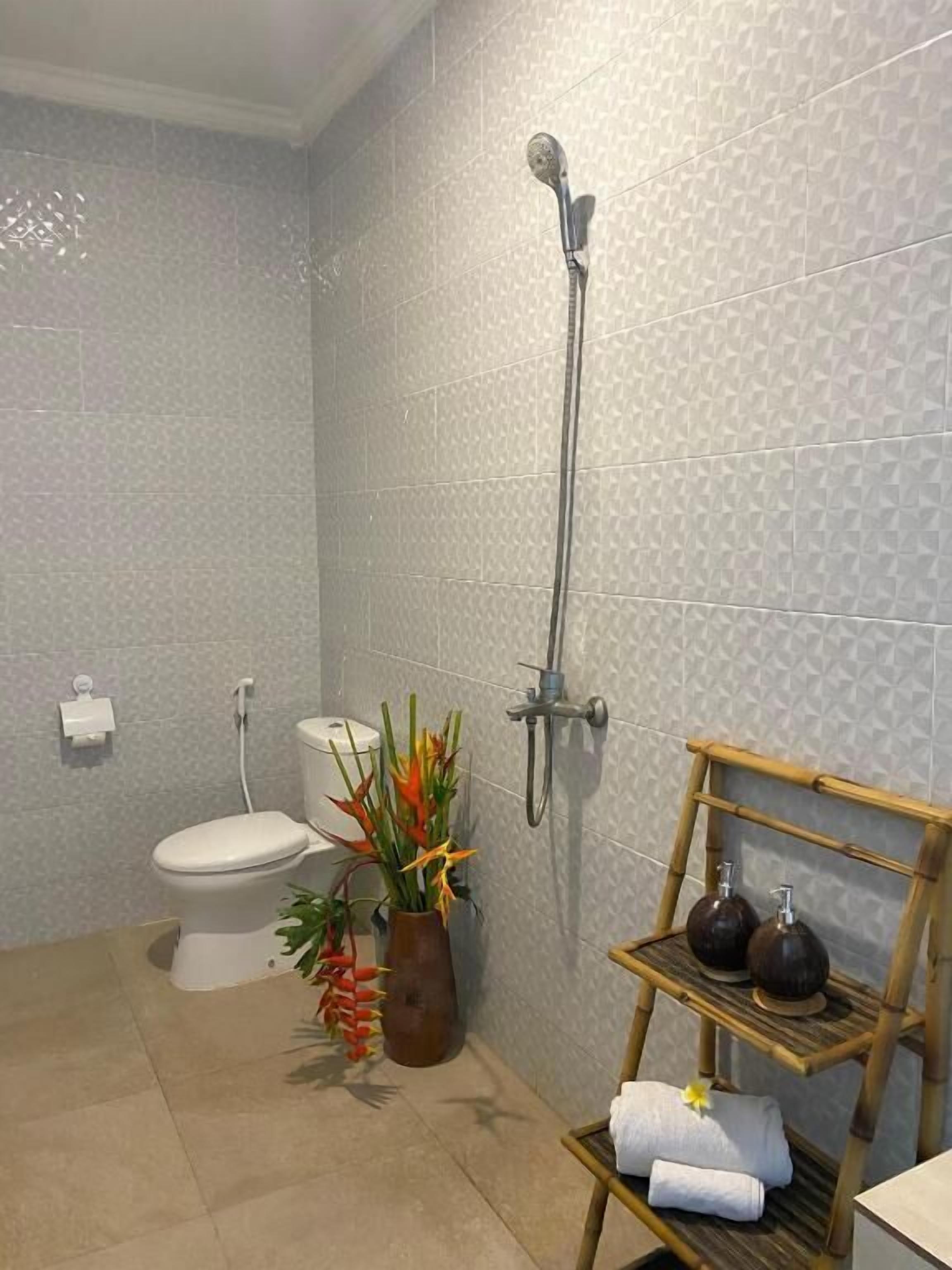 Bathrobes, slippers, bidet