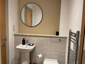 Shower - Convenient 1-Bed Apartment in Leeds City-Centre (Leeds)