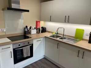 Private kitchen - Convenient 1-Bed Apartment in Leeds City-Centre (Leeds)