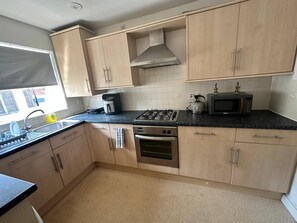 House, 3 Bedrooms | Interior - 3 Bed Entire House - Runcorn (Runcorn)