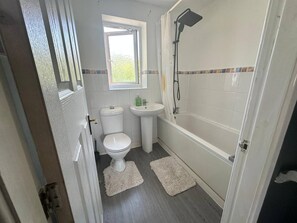 House, 3 Bedrooms | Bathroom - Runcorn Cozy 3-bed Entire House (Runcorn)