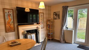 Living room - Runcorn Cozy 3-bed Entire House (Runcorn)