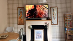 Room amenity - Runcorn Cozy 3-bed Entire House (Runcorn)