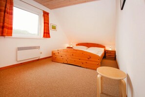 10 bedrooms, travel cot, free WiFi