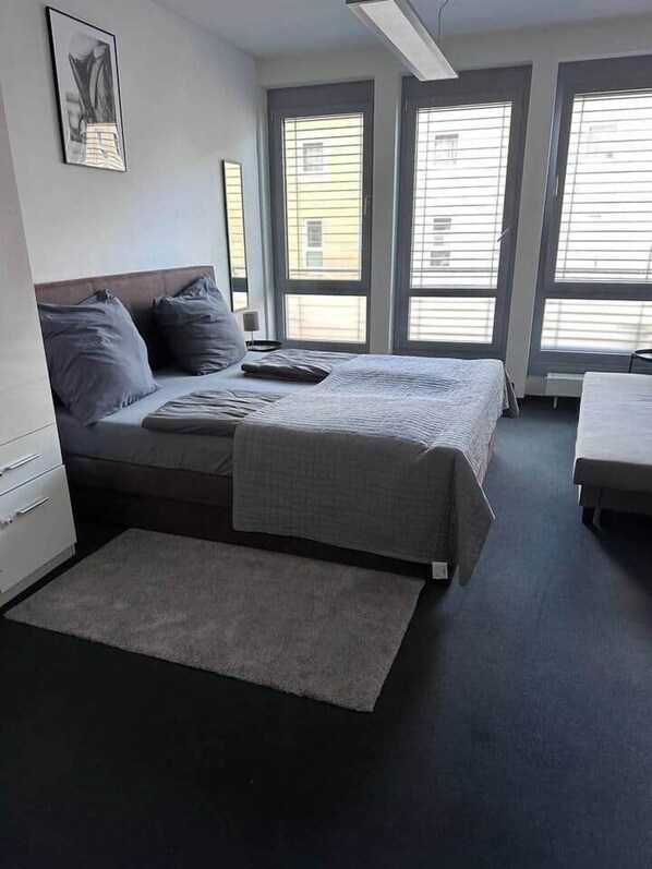 Strykjärn/strykbräda, wi-fi och sängkläder