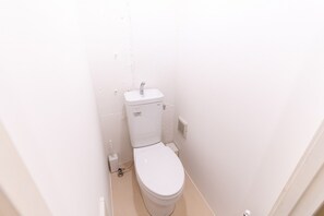 Shower, hair dryer, towels, soap - 2min walk from Nakano Station 1min walk to Nakano Broadway MAX6 Guests(3) (中野区中野)
