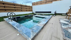 Outdoor pool - Modern villa with swimming pool, panoramic view - near airport (Beauséjour (Sainte-Marie))