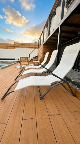 Modern, fully equipped villa—heated pool, panoramic view—near the airport