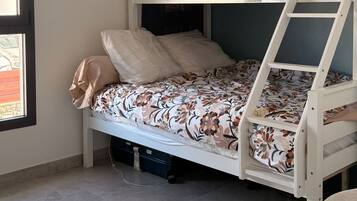 3 Schlafzimmer, Schreibtisch, BĂŒgeleisen/BĂŒgelbrett, Reisekinderbett