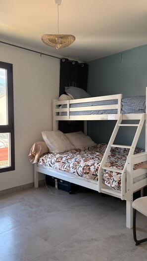 3 bedrooms, desk, iron/ironing board, travel crib