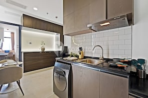 Apartment, 1 Bedroom, City View | Private kitchen | Microwave, stovetop, rice cooker, cookware/dishes/utensils - Osvia by Kozystay - Sudirman (Jakarta)