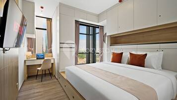 Apartment, 1 Schlafzimmer, Stadtblick | Schreibtisch, laptopgeeigneter Arbeitsplatz, Bügeleisen/Bügelbrett