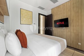 Desk, laptop workspace, iron/ironing board, free WiFi