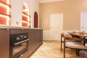 Oven, stovetop, dishwasher, coffee/tea maker