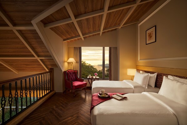 جناح - بشرفة - منظر للجبل | خزنة داخل الغرفة ومكتب ومساحة عمل للكمبيوتر المحمول وستائر تعتيم