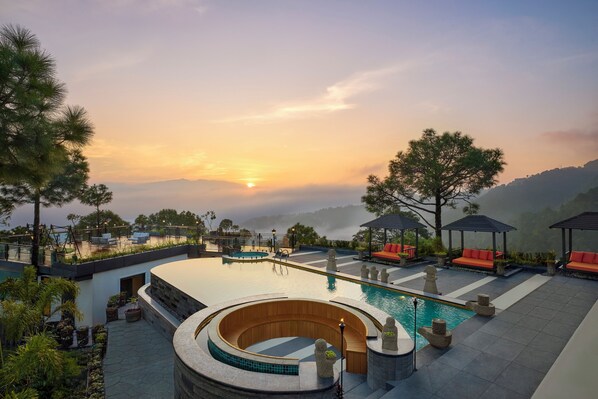 Açık yüzme havuzu 