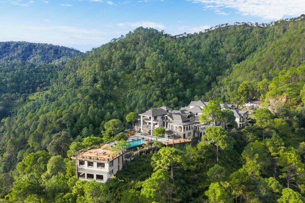 المنشأة من الخارج