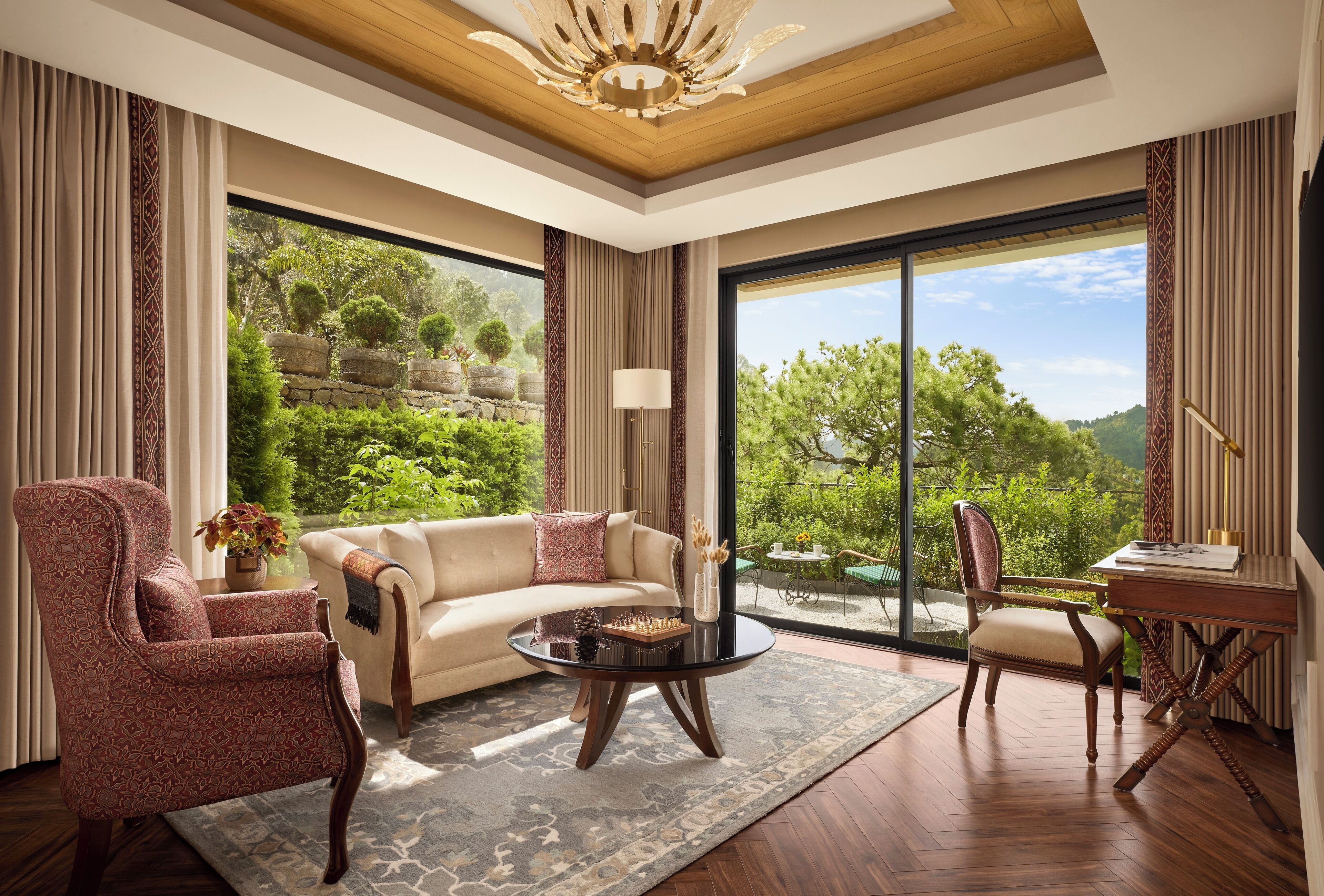 Premium Double Room, Balcony, Mountain View | Living area