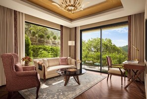 Superior Oda, 1 En Büyük (King) Boy Yatak, Dağ Manzaralı (Premium Room) | Oturma alanı