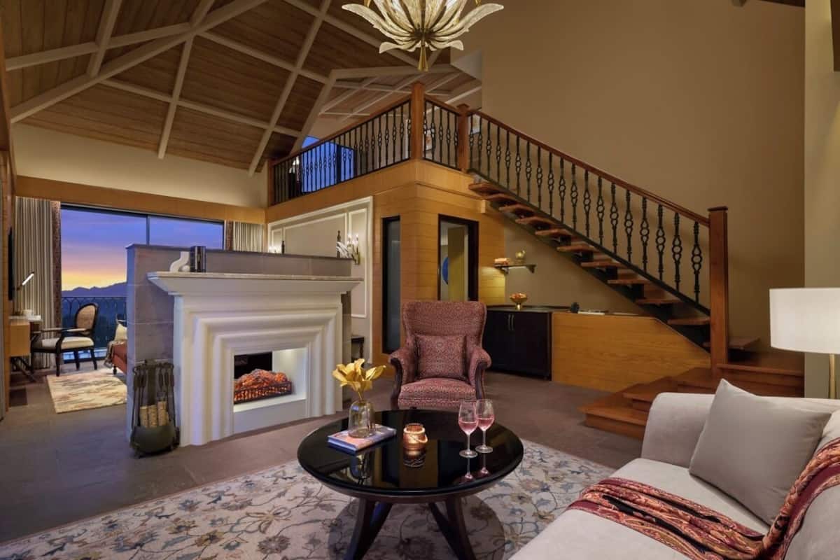 Suite, 1 King Bed, Mountain View (Suite with Attic) | Living area